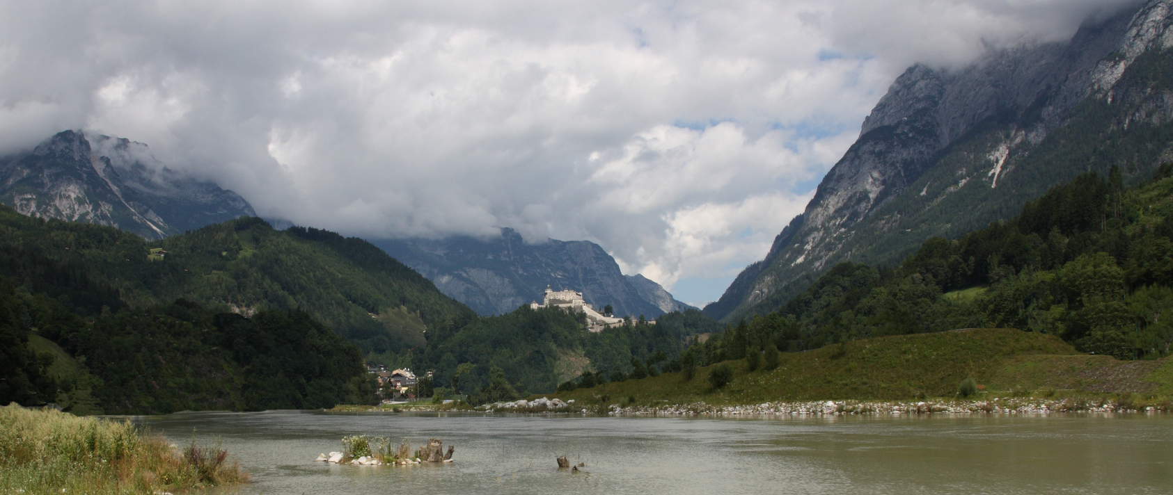 WikipediaCommons-Salzach_hagengebirge_werfen_tennengebirge-edited1