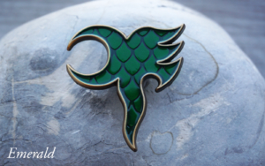 emerald gold yawë pin