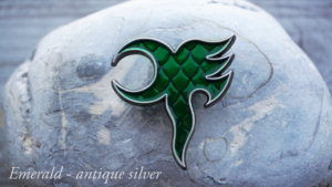 emerald silvee yawë pin